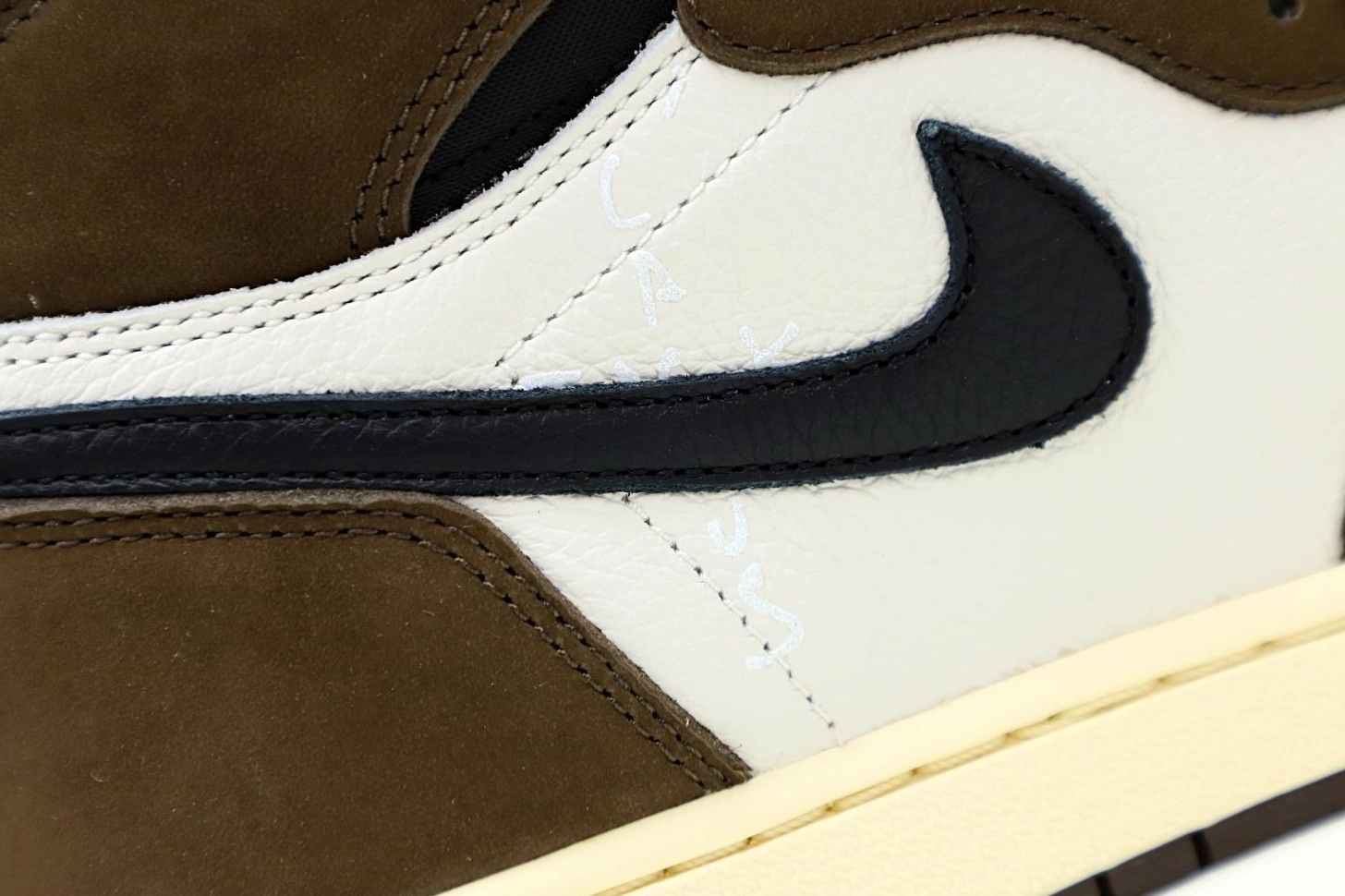 TRAVIS RETRO OG JORDAN 1 'MOCHA' AIR X SCOTT HIGH 0729